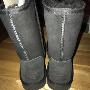 Ugg Women’s Classic Short Boots size 9